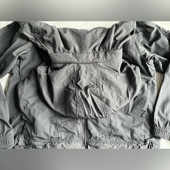 Lululemon Lightweight Hooded Jacket - Picture 9 of 14
